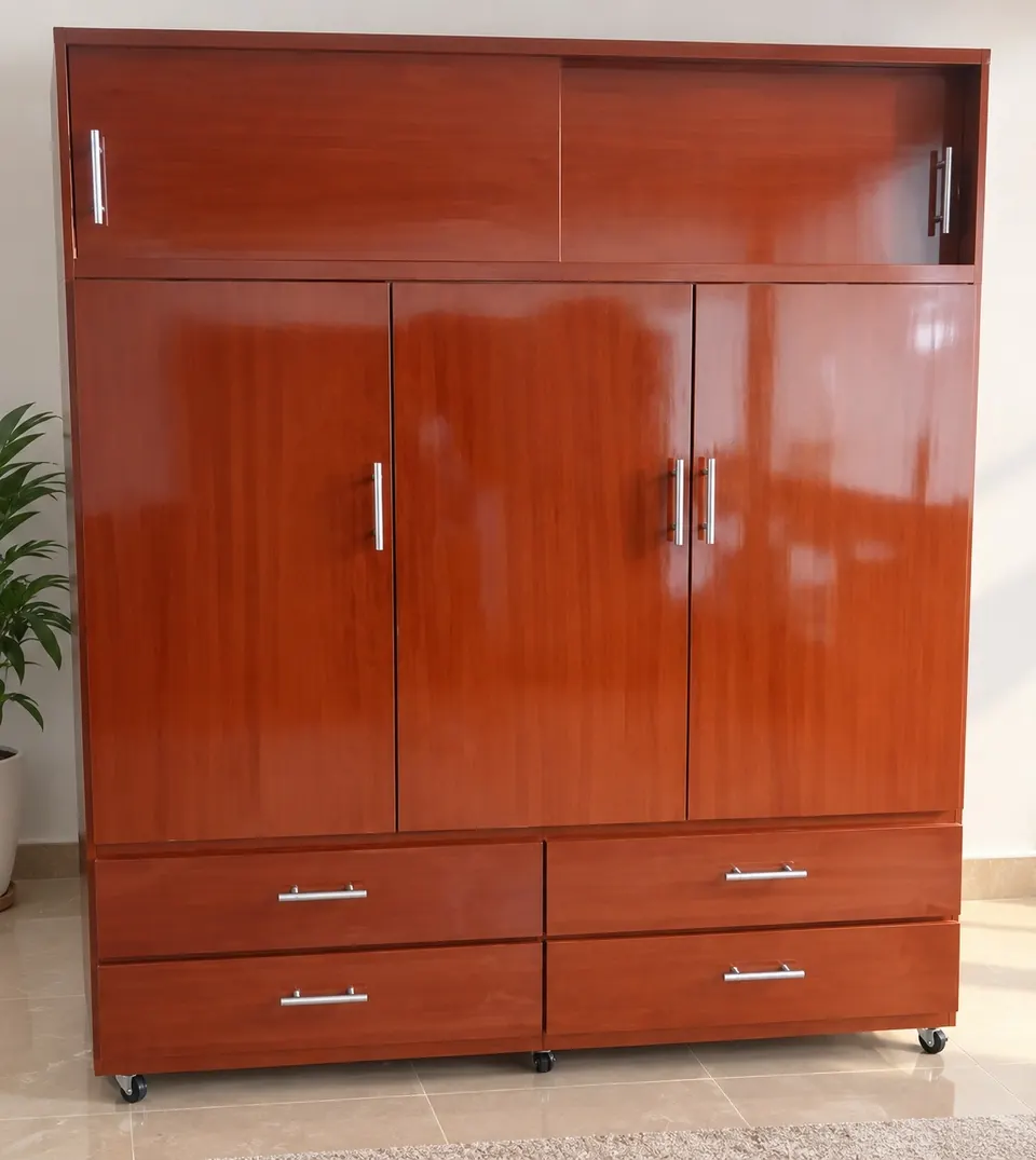 Closet tono cerezo brillante con maletero, tres puertas y cuatro cajones